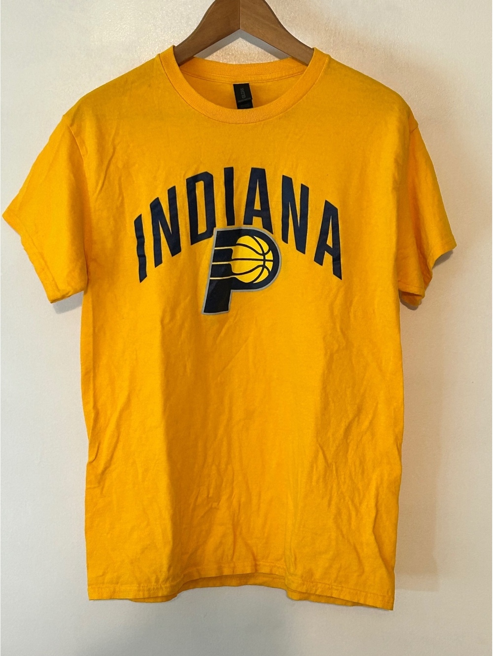 Gildan NBA Indiana Pacers Yellow T-Shirt Heavy Cotton Medium